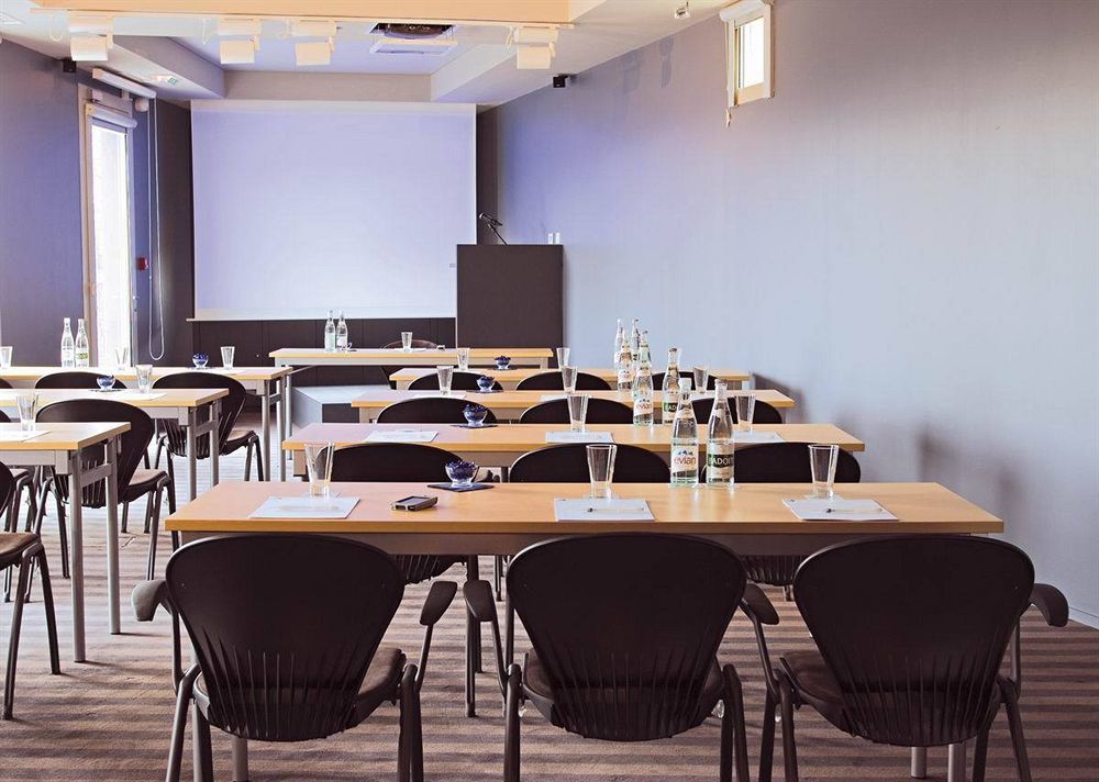 Standing Hotel Suites By Actisource Roissy-en-France Einrichtungen foto